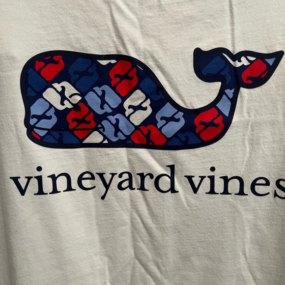 Vineyard Vines long sleeved t-shirt. Whale graphic front and back. Size xl - Picture 3 of 7